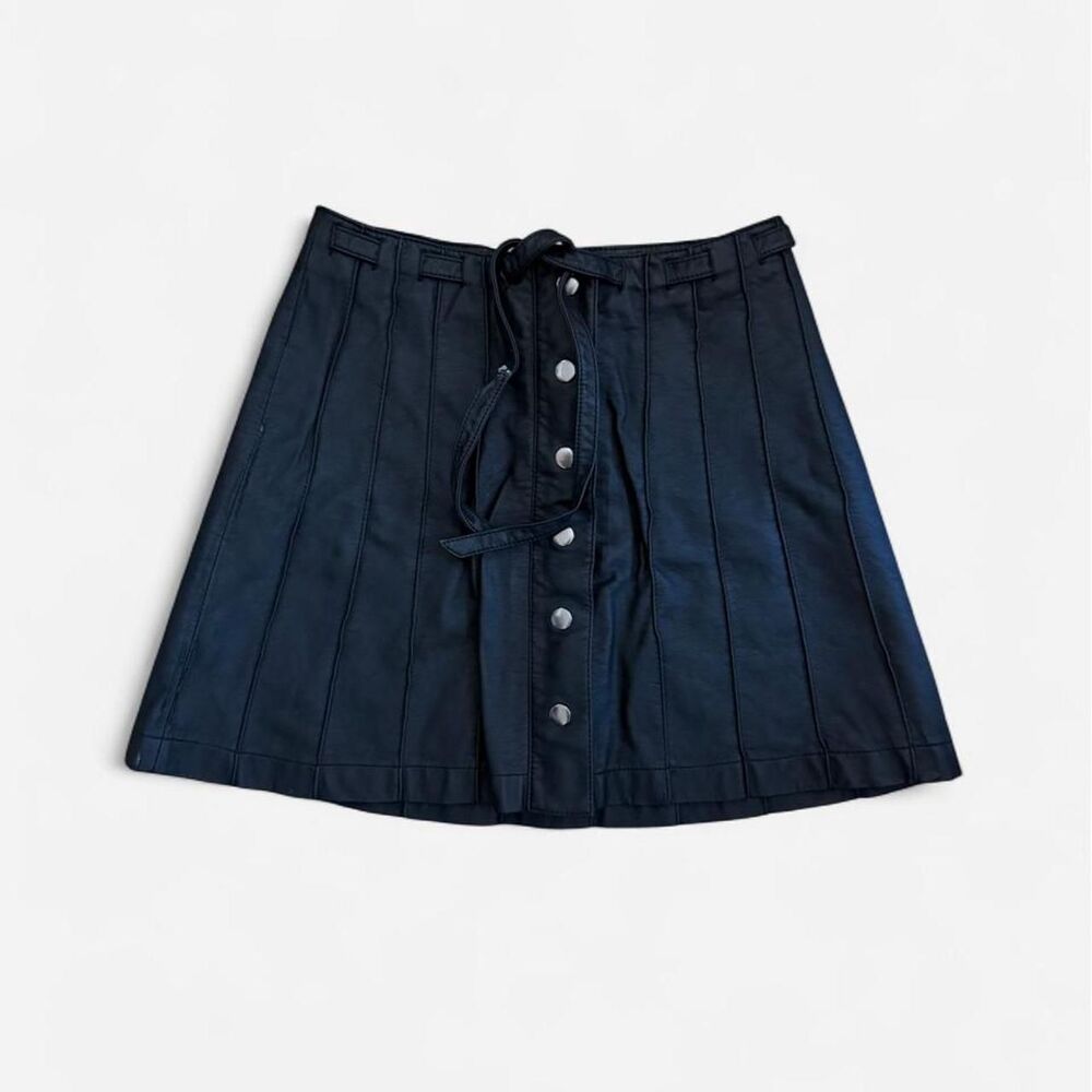 DESIGNER Free People Black Faux Leather Pleated Mini Skirt Size 4